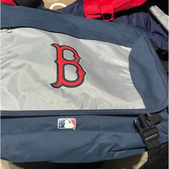 MLB BASEBALL BOSTON RED SOX SHOULDER STRAP LAP TOP - Picture 1 of 4